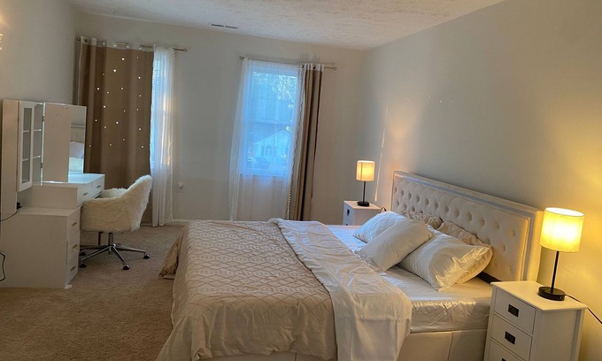 Calverton House | Entire property, 8bedrooms, 11 beds, Free Parking