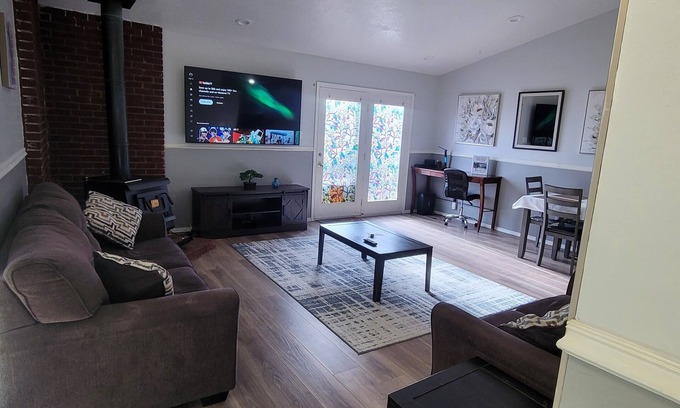 West Wendover Condo | Entire Townhouse 1 Car Garage +Jacuzzi