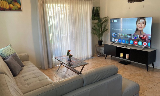 Bexley North House | Entire Two Storey House 4/5BR Close to Train Station Airport and Sydney CBD