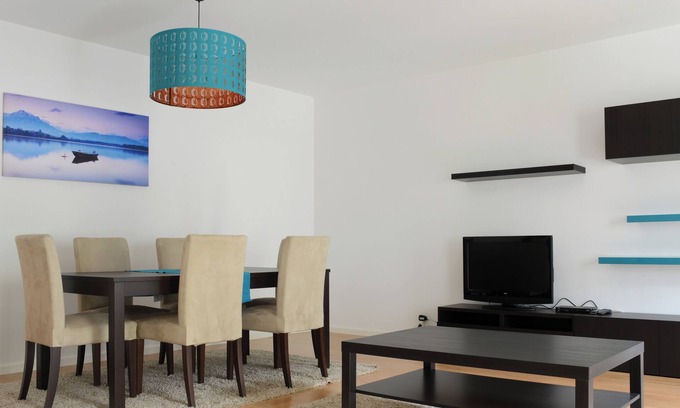 Falca Apartment | Entrecampos 6, luxury T3 apartment with garage.