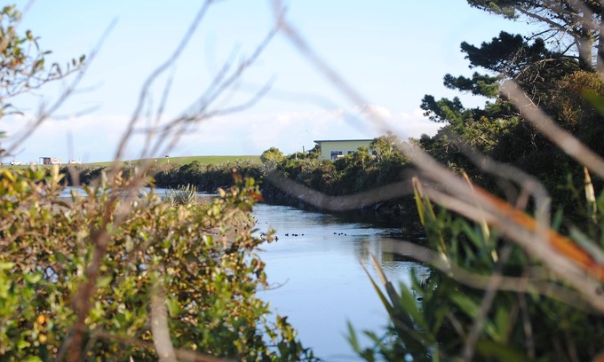 Hokitika Apartment | Enviable Location with True Comfort - Hoki Boatshed Holiday Accommodation