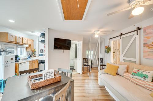 Brunswick Apartment | Epic Brunswick Apartment with Deck!
