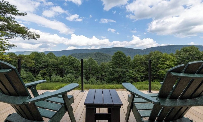 Dailey House | Epic View Cabin & Hiking!