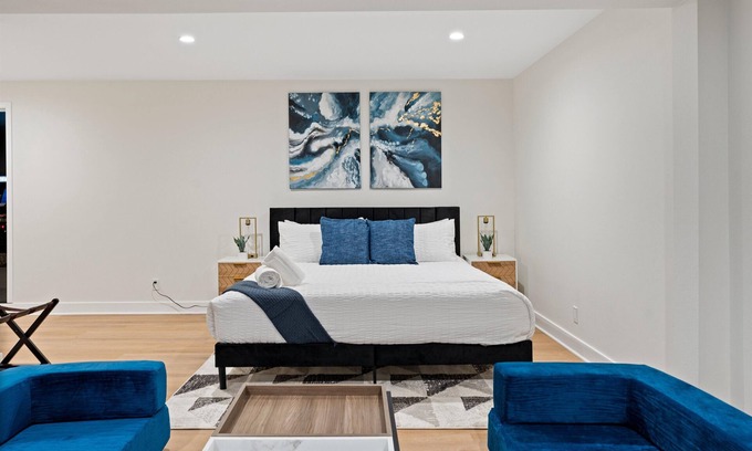 North Tustin House | Epic Views + 15min Disney! Hot Tub/Theater/Arcade
