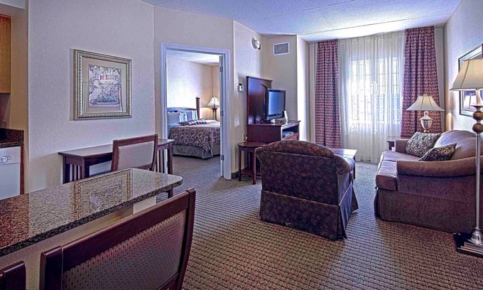 Graysville Condo | Equipped 1-Bedroom | Indoor Pool + Gym Access