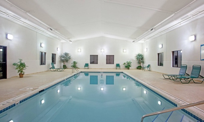 Half Day Condo | Equipped Corporate Center Suite with Pool Access + Free Breakfast