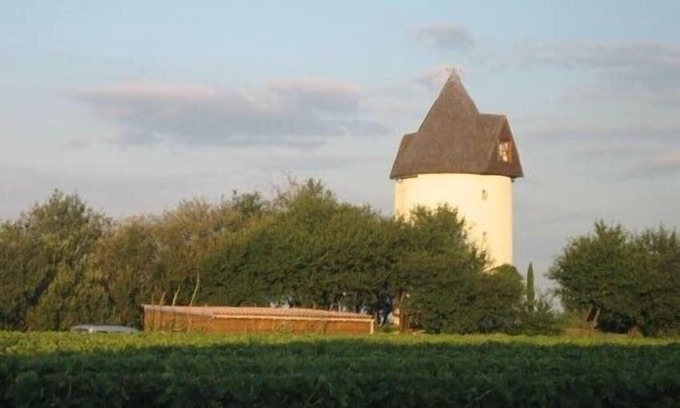 Saint-Fort-sur-Gironde Cottage | Equipped windmill with view of the Gironde estuary