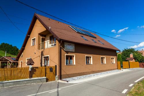 Lazarea House | Erőss Kulcsosház