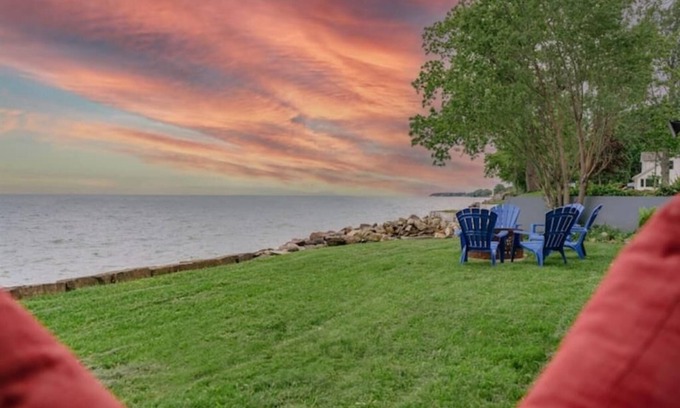 Town of Essex Cottage | Erie Breeze Cottage, right on Lake Erie, EPIC wine route!
