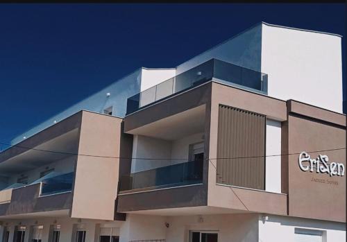 Keramoti Apartment | EriZen Jacuzzi suites