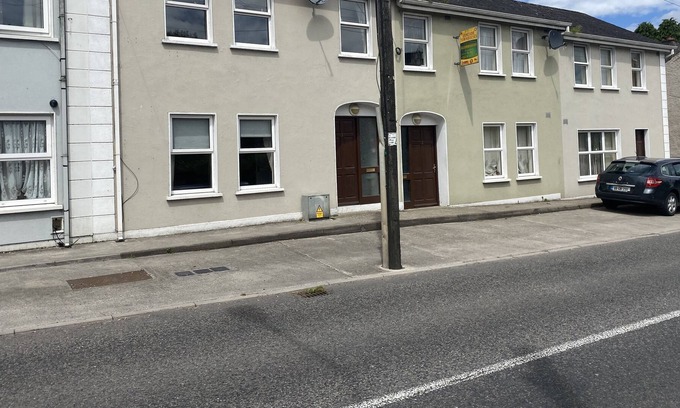 Belturbet House | Erneside Townhouses 3 Bedroom Self-Catering Holiday Rentals near River Erne