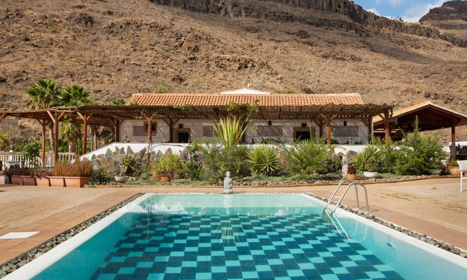 Los Palmitos House | 300 m² Finca ∙ 8 bedrooms ∙ 20 guests