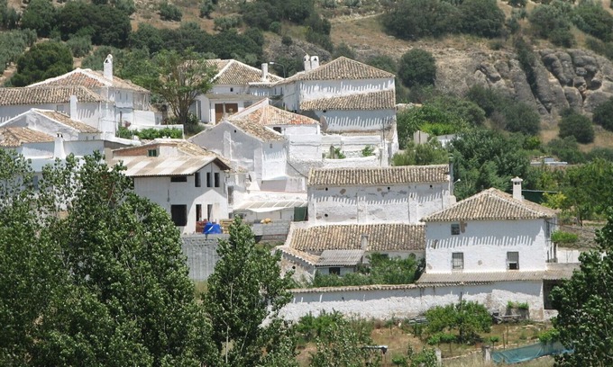 Alcala la Real House | Es un alojamiento rural, rodeado de naturaleza: olivos, almendros y tranquilidad