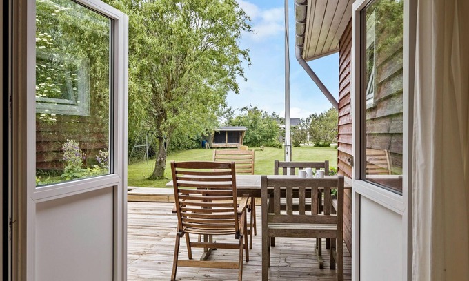 Frølunde Fed House | Escape city life and relax in this charming holiday home with a family-friendly garden.