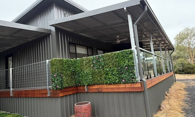 Inverell Apartment | Escape to Elegance: Discover Your Chic Haven in Serene Rural Bliss!
