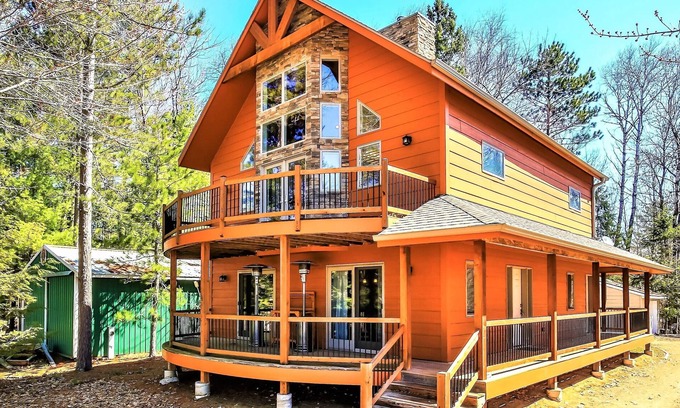 Laona House | Escape to Golf Shores Laona in the Nicolet National Forest!
