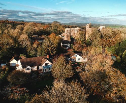 Llawhaden Villa | Escape to Pembrokeshire - charming spacious cottage