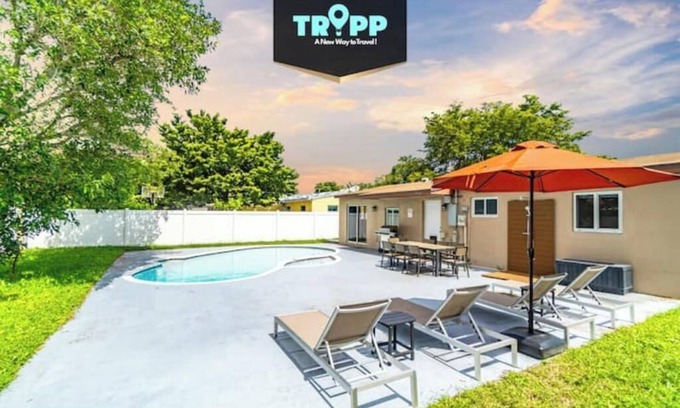 West Hollywood House | Escape to Private Poolside Bliss