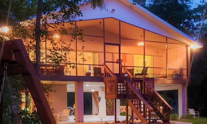 Branford House | Escape to Serenity at Suwannee River Rest – Pet-Friendly Lodge in North Florida