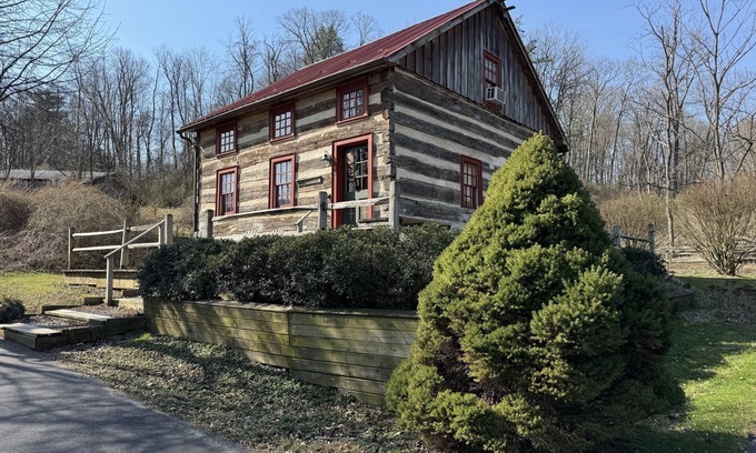 Tyrone Cabin | "Escape to Serenity: Spruce Creek Guest Cabin – Your Perfect VRBO Retreat!