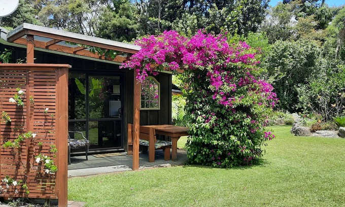 Hikuai Apartment | Escape to the mountains at Sleeping Giant B&B, Pauanui/Tairua area.
