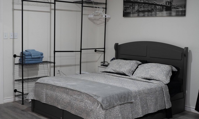 Del Mar Apartment | Escape to your cozy Corpus Christi retreat!