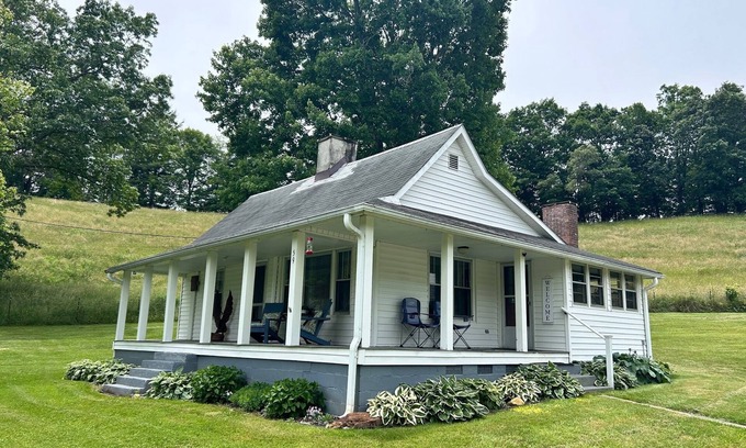 Mars Hill Cottage | Escape to your cozy Mars Hill Cottage, near Asheville