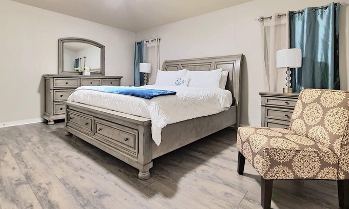 Deltona Lakes House | "Escape to Your Private Oasis: Experience Comfort and Luxury in Our Home"
