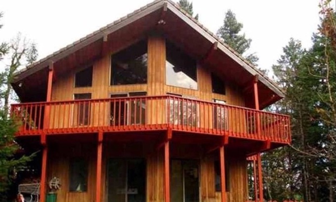 Philomath House | Escape town! Pets welcome, 4bd on fenced 5+ acres, sheep, goats & chicken