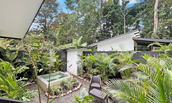 Puerto Viejo de Talamanca House | Escondido Retreat Centre | 3 Pools, AC, Yoga Deck, Sleeps 16 people, Game Room