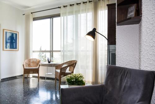 Haifa Apartment | Eshkol Housing Carmel Center: Forest retreat
