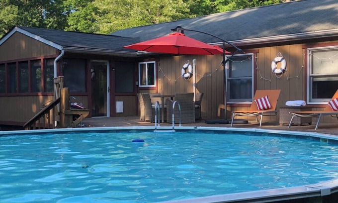 New Paltz House | Esopus Escape: Pool, Hot Tub & Media Room