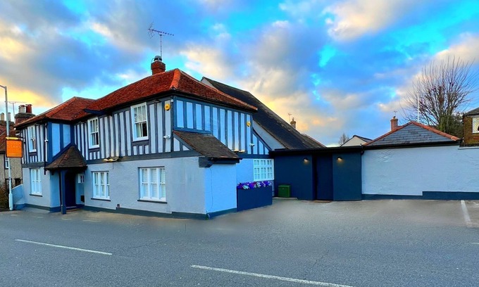 Chelmsford House | Essex Stays at The Kings Head - Staycation Venue