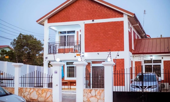 Oyibi House | Essmante Villa - Comunal Pool, Gym, Tennis & Basketball Court