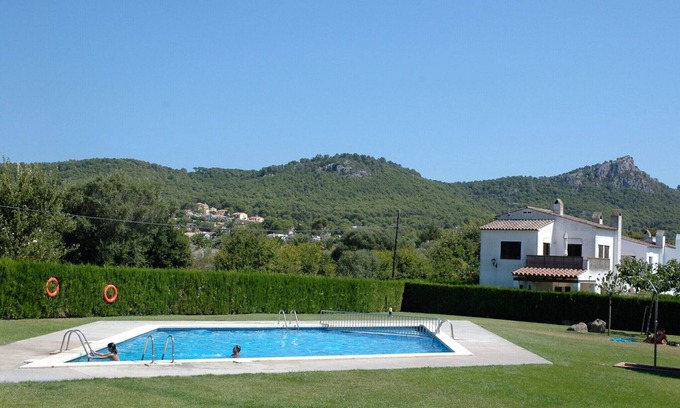 Torroella de Montgri House | Estartit Beachfront Holiday Home