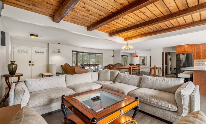 Springbank House | Estate on Bow River 25 Min to DT YYC 5BR w AC