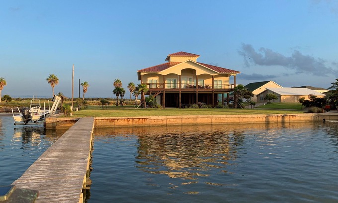City-by-the Sea House | Estes Dream - Amazing Intracoastal View & Fishing!