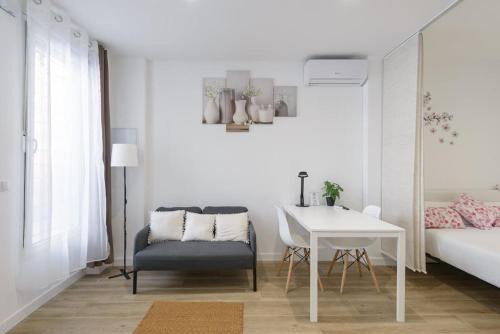San Blas-Canillejas Apartment | Estudio Ideal Trabajo y Eventos cerca de Metropolitano, Aeropuerto y IFEMA