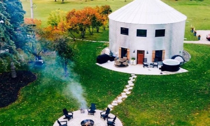 Warroad House | Etta’s Bin-Hot Tub-Lake-Luxury