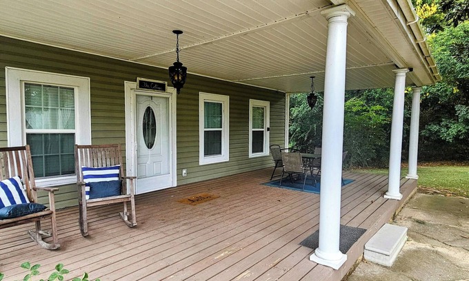 Georgetown House | EUFAULA COTTAGE BY THE LAKE