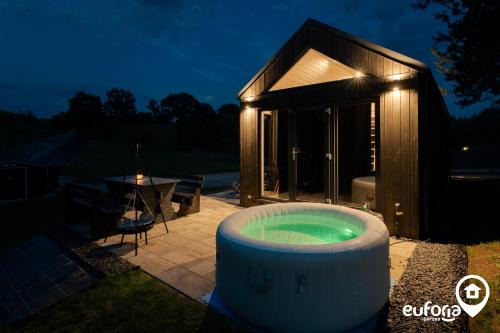 Gorzno House | Euforia Górzno - nowoczesne domki nad jeziorem z sauną, balią, jacuzzi