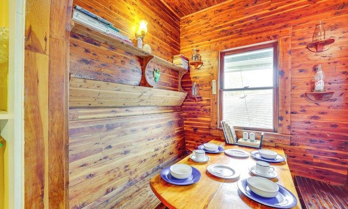 Eureka Springs Historic District Cottage | Eureka Springs Vacation Rental < Half-mi to Dtwn!