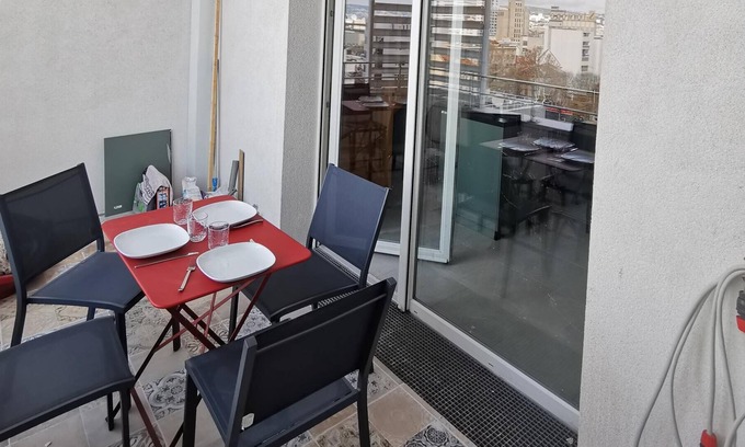La Villette Apartment | EUROMED/ARENC Duplex studio with furnished terrace, 10 mins from CMA/CGM tower