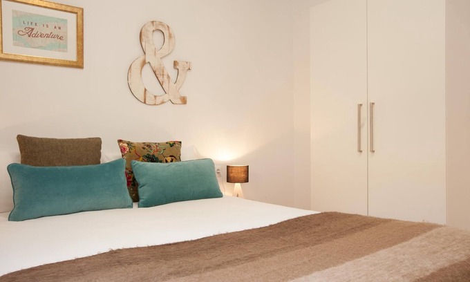 El Port Apartment | Europa Fira Apartment 22