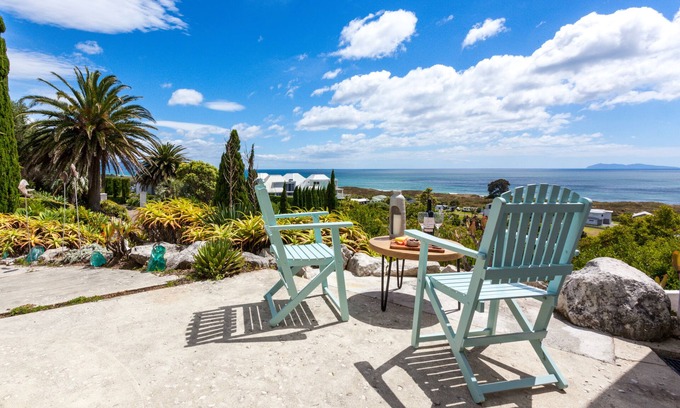 Bowentown Apartment | European escape, ocean views and terrace garden.