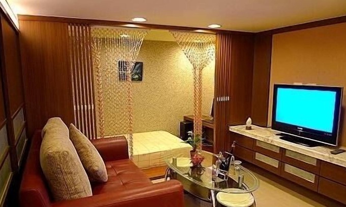 Sinsing District Apartment | European style Romantic Loft for 3 Near TrainSTA