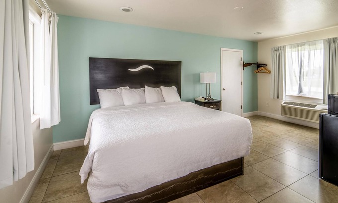 Everglades City Hotel | Everglades City Motel - ADA King Motel Room