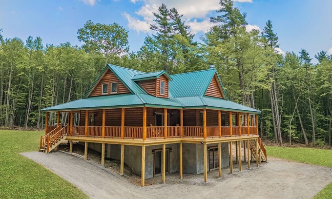 West Oneonta Cabin | Evergreen Lodge Lakefront 6 Br 3Ba Kayaks Fishing!