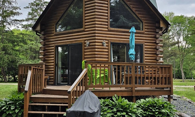 Fremont Cabin | Evergreen Lodge,Waterfront Log Cabin,Wolf River,Partridge Lake,Fremont,Wisconsin