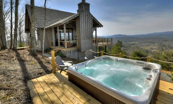 Mineral Bluff Cabin | Everlux Retreat - Hot Tub on the Mountain